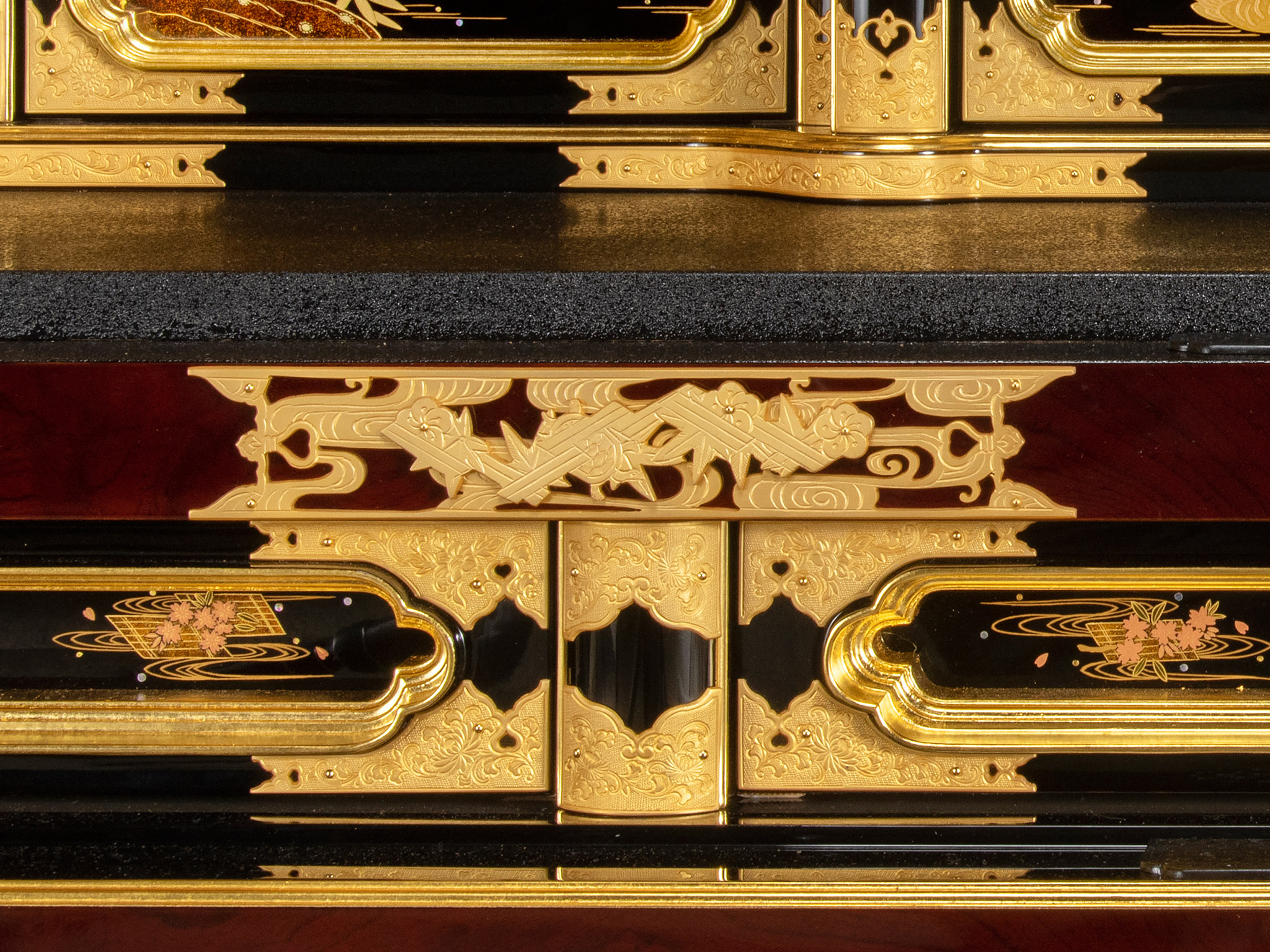 金仏壇の錺金具・蒔絵のデザイン